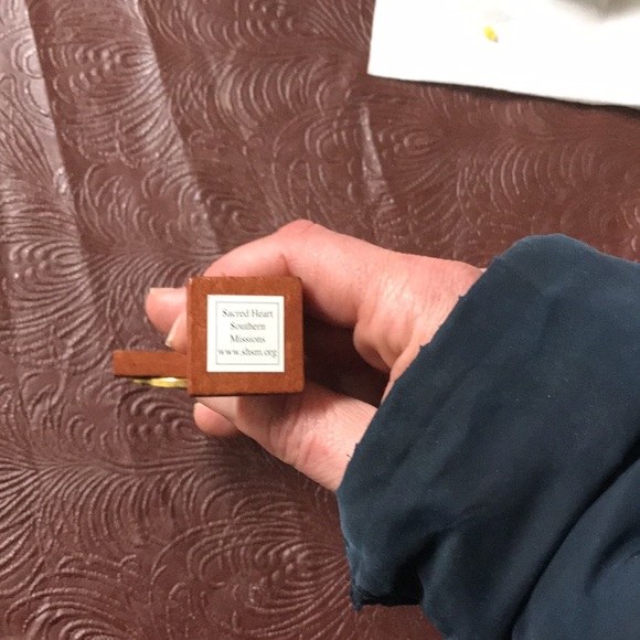 Crucifix cross Jesus figurine statuette - Picture 6 of 7